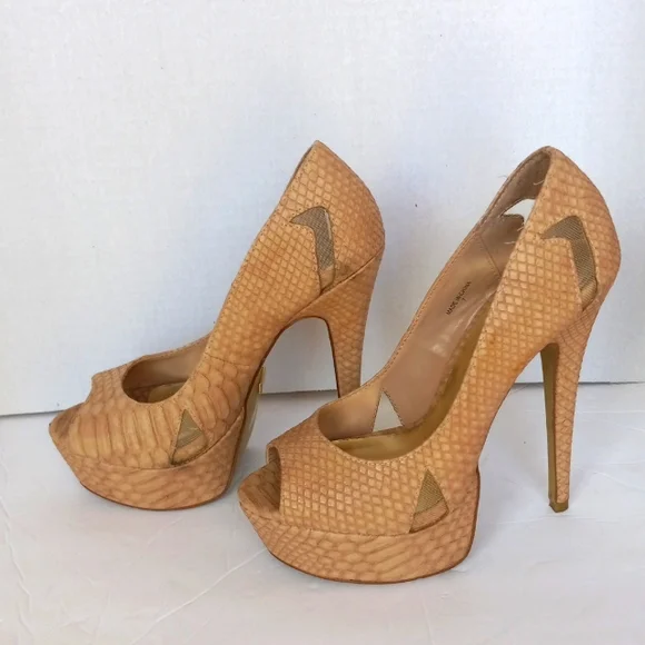 BeBe 5 in snake skin platform high heels tan size 7. Barely worn. - Picture 2 of 8